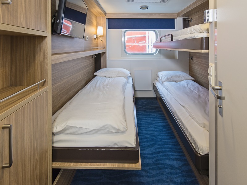 Polar Outside | Upper deck for up to 3 travellers